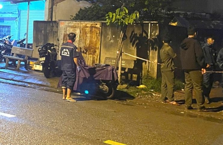 Tai xe xe om cong nghe tu vong trong hem vi bi cua co o TP.HCM hinh anh