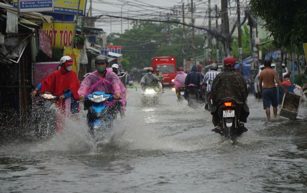 Dien bien dot mua lon dien rong tai TP.HCM hinh anh