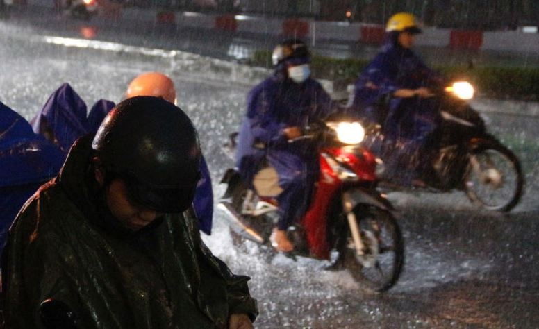 Nhieu khu vuc o TP.HCM xuat hien mua lon hinh anh