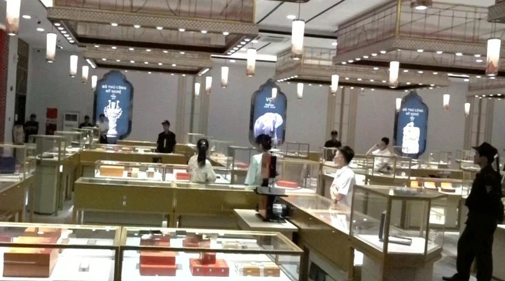Trung Quoc ban nga voi anh 2