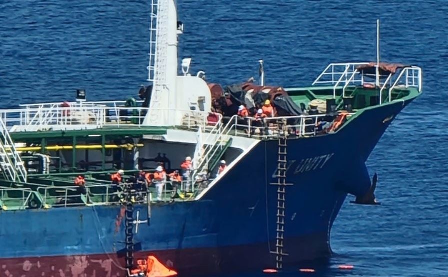 Tiep can tau GT Unity bi chay, cuu duoc toan bo 20 thuyen vien hinh anh