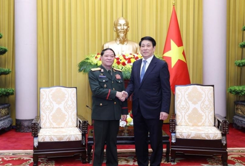 Chu tich nuoc tiep Chu nhiem Tong cuc Chinh tri QDND Lao hinh anh