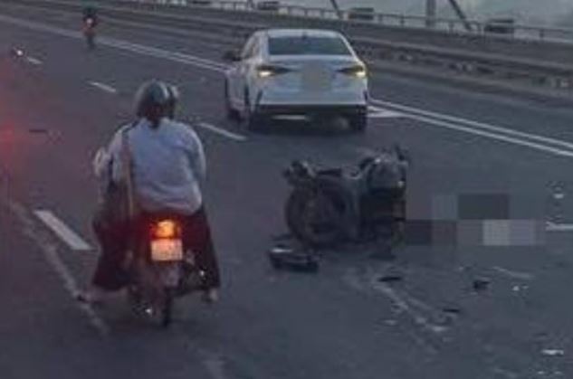 Lam ro nguyen nhan vu xe phan khoi lon bien dang tren cau Nhat Tan hinh anh