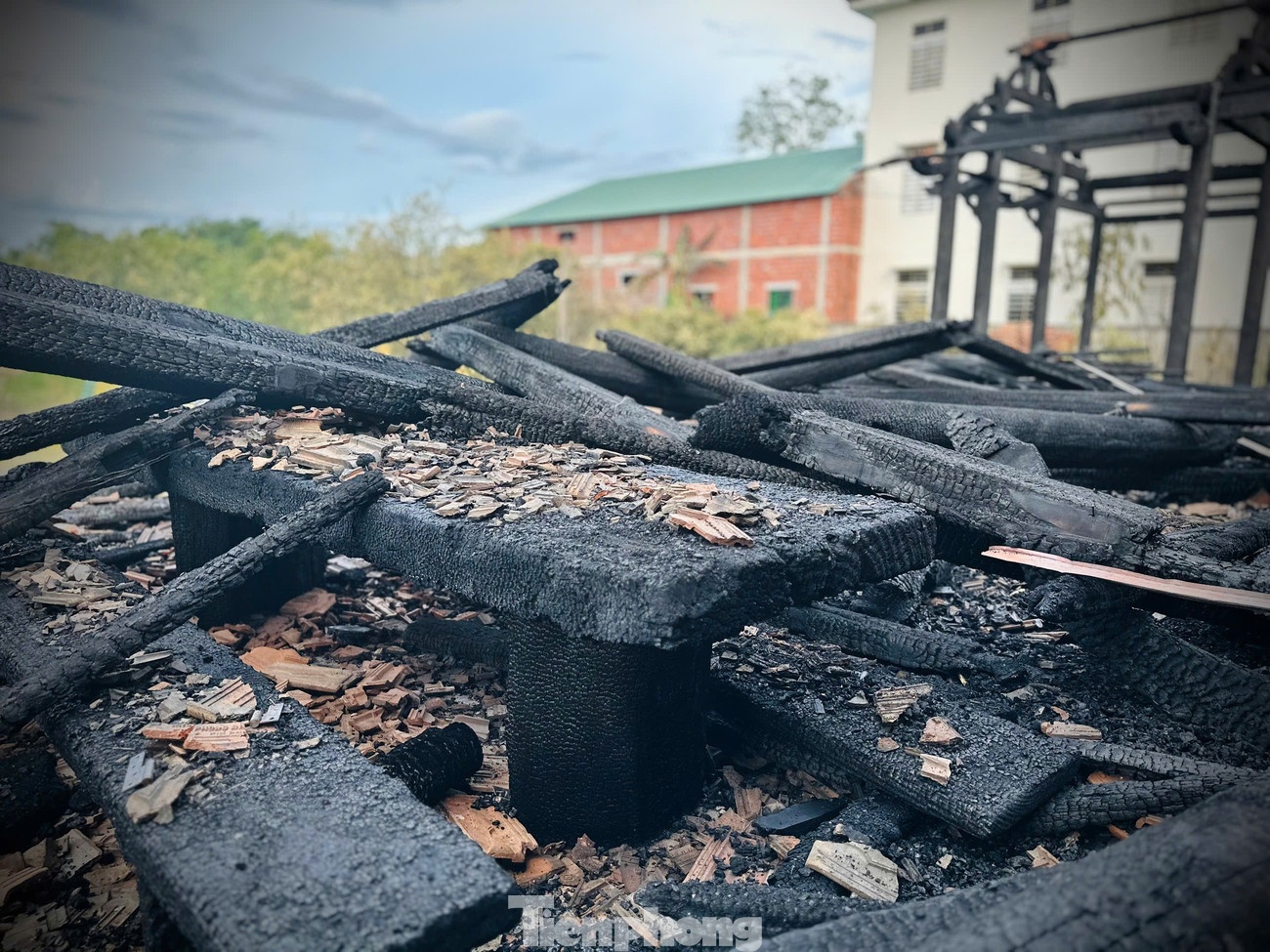 Cháy nhà gỗ 3 tỷ ảnh 10 Chay nha go 3 ty anh 10