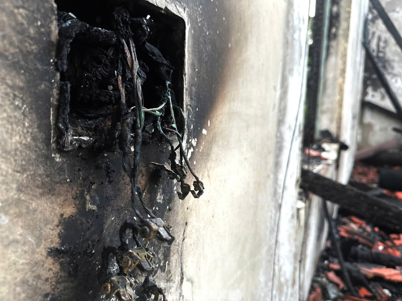 Cháy nhà gỗ 3 tỷ ảnh 13 Chay nha go 3 ty anh 13