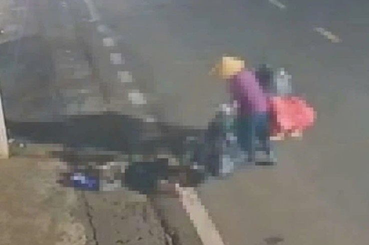 Nguyen nhan cu ba buon ve chai tong nguoi ban ve so roi bo di hinh anh