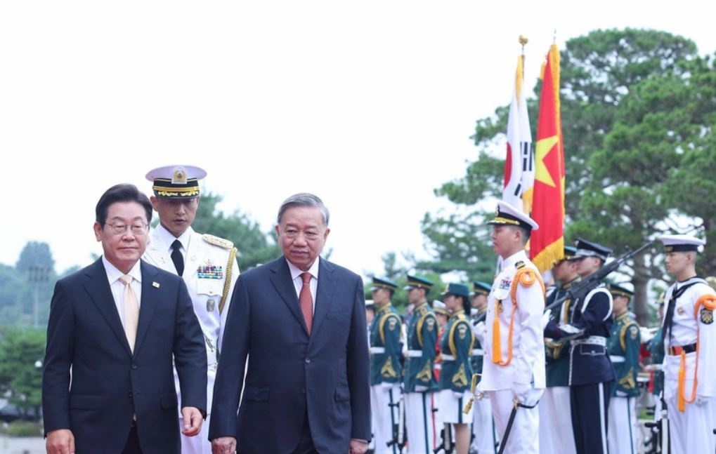 Han Quoc ban 21 loat dai bac chao mung Tong Bi thu To Lam hinh anh