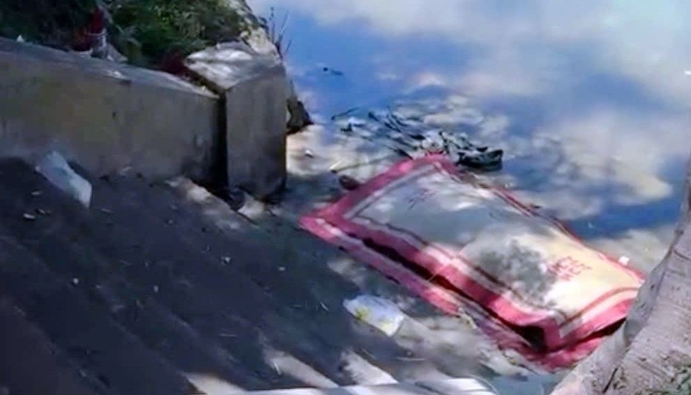 Thi the nguoi dan ong noi tren song o Hue sau 3 ngay roi nha hinh anh