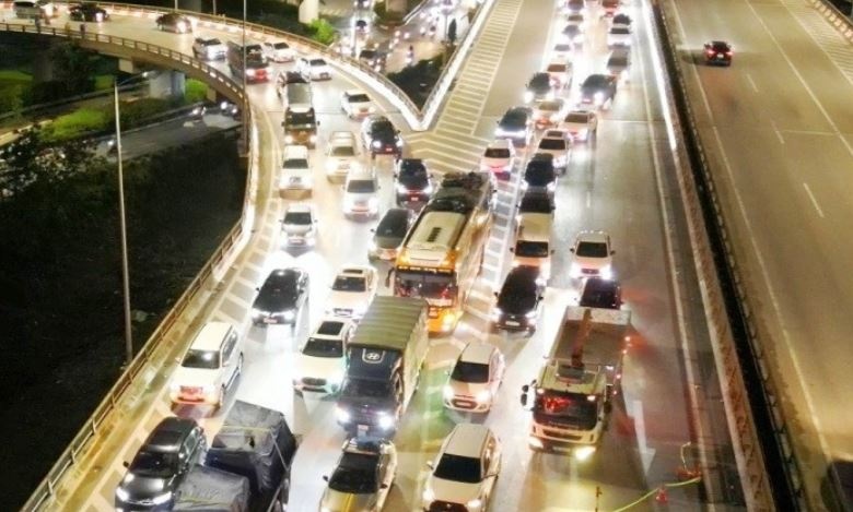 Un tac toi nua dem o duong tren cao Vanh dai 3 hinh anh