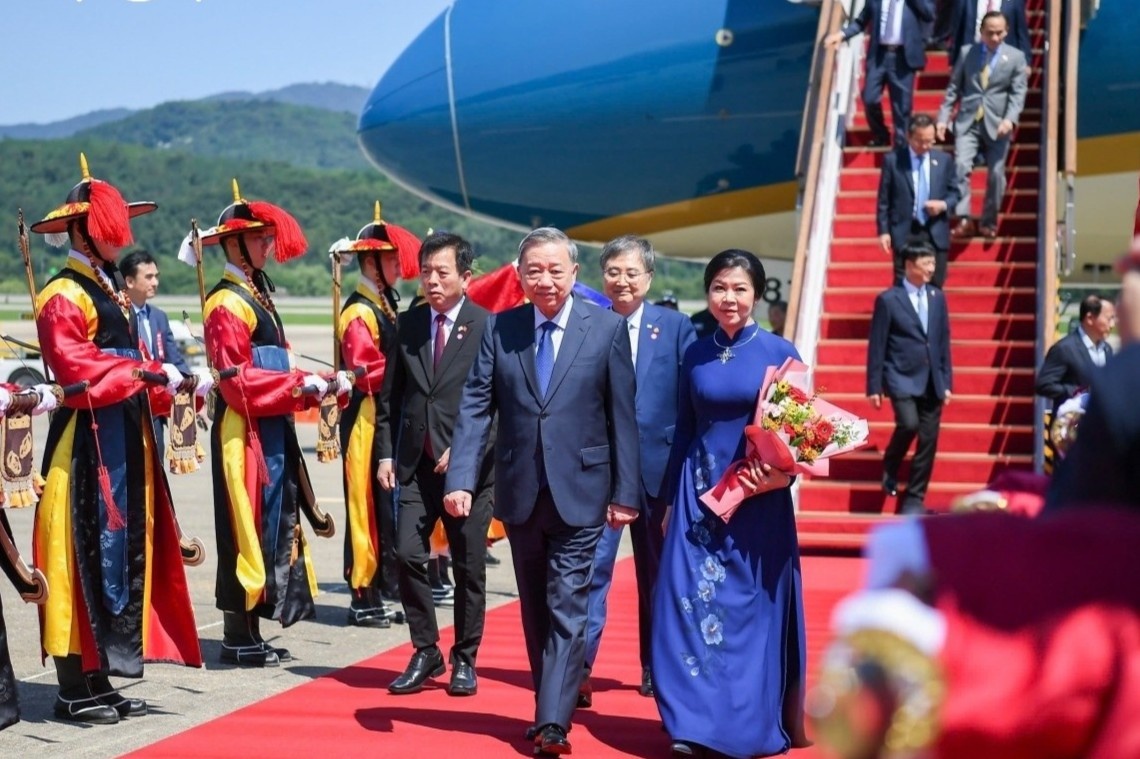 Tong Bi thu toi Seoul, bat dau tham cap Nha nuoc Han Quoc hinh anh