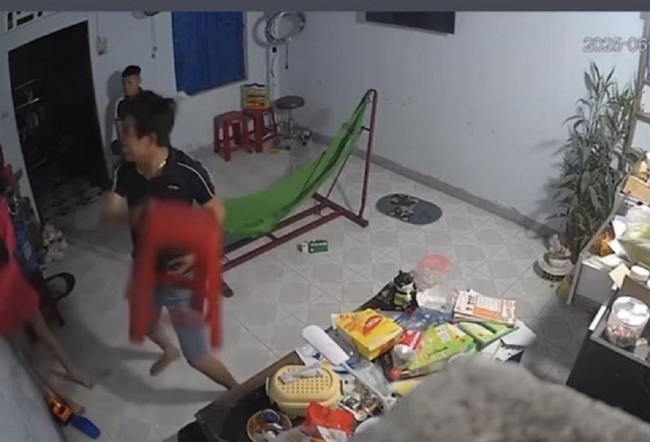 Anh trai phang em gai anh 1