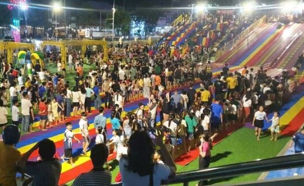 Nhieu tre chan thuong o Nha Van hoa Lao dong tinh Quang Ngai hinh anh