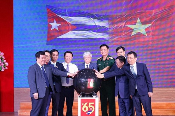 Chi 4 tieng sang 14/8, co them gan 16 ty dong ung ho nhan dan Cuba hinh anh