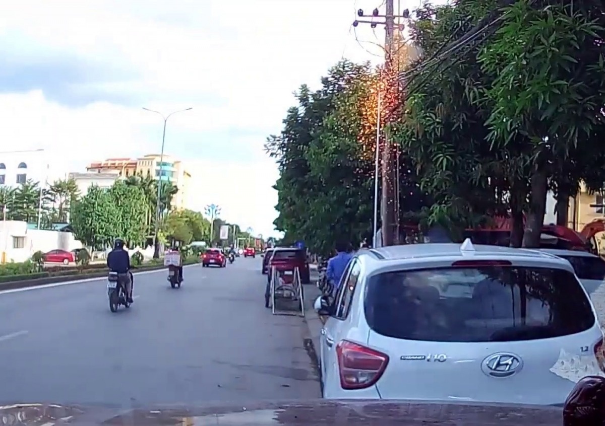 Clip dien giat khien hai cong nhan ngung tim hinh anh