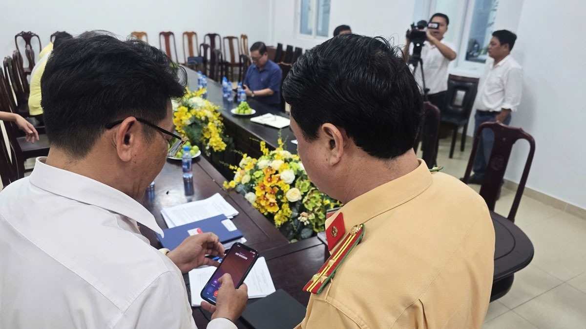 Canh sat giao thong anh 3