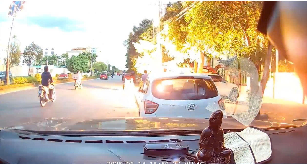 Cuu song cong nhan bi dien giat ngung tim, ngung tho hinh anh