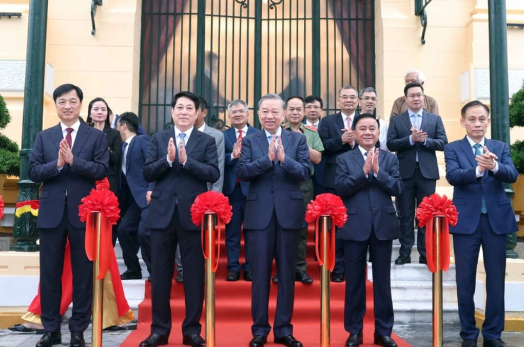 Tong Bi thu To Lam du Le ban giao cong trinh Toa nha Bac Bo Phu hinh anh