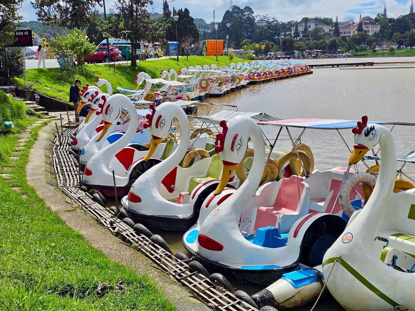 Dich vu dap vit ho Xuan Huong hoat dong tro lai hinh anh