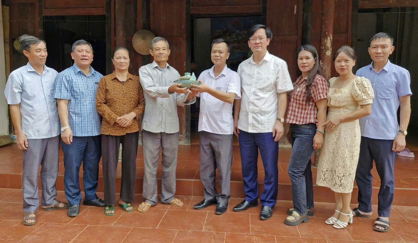 Lam vuon dao trong dong anh 1