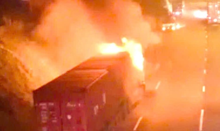 Xe dau keo container chay rui o Thu Duc hinh anh