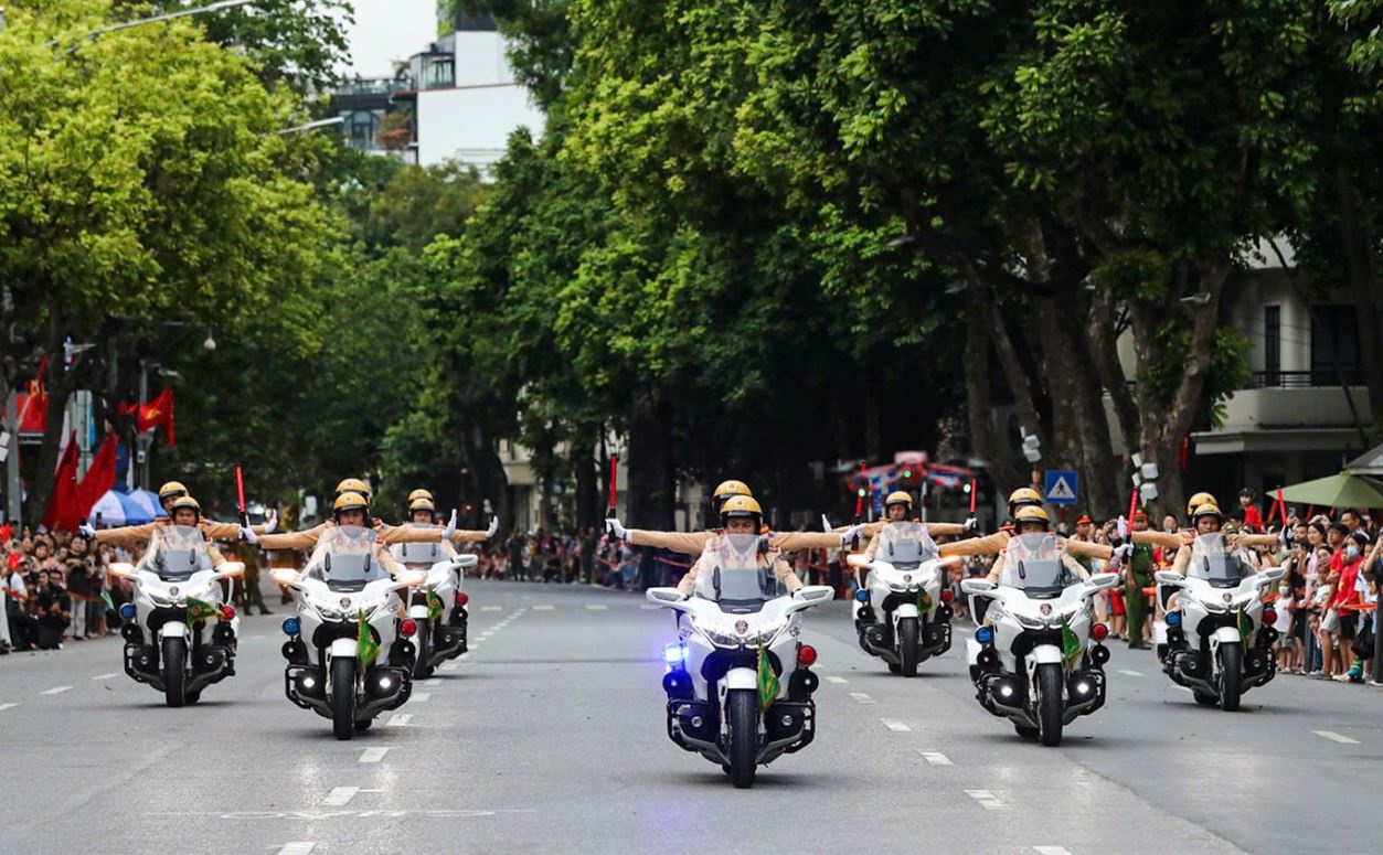 Day som thoi gian phan luong giao thong phuc vu Tong hop luyen 21/8 hinh anh