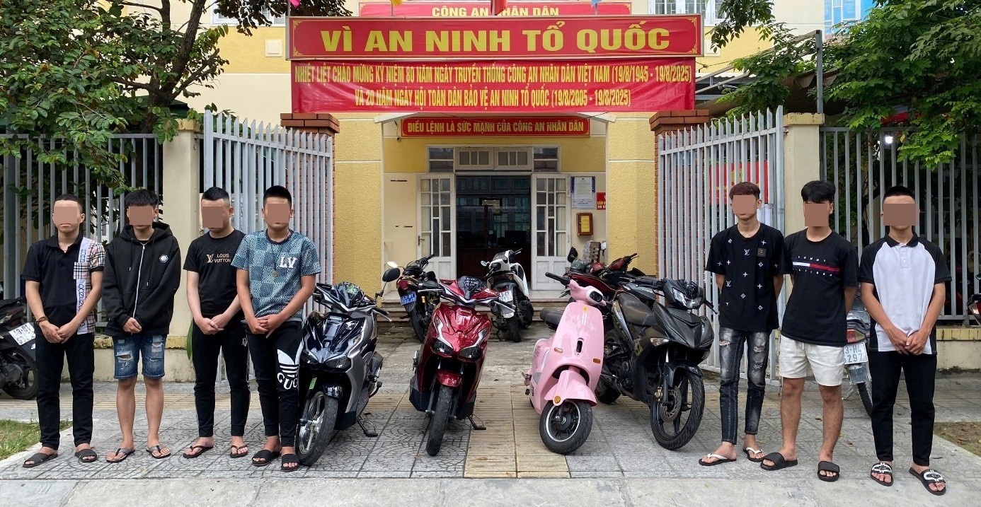 Cong an Hoa Cuong,  N.D.L,  Le Ngoc Anh Quoc,  Do Huy Tin,  Truong Ngoc Vinh anh 1