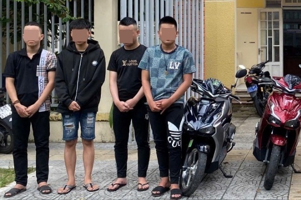 2 thanh nien bi nhom 'quai xe' tan cong, mot nguoi bi mu vinh vien hinh anh