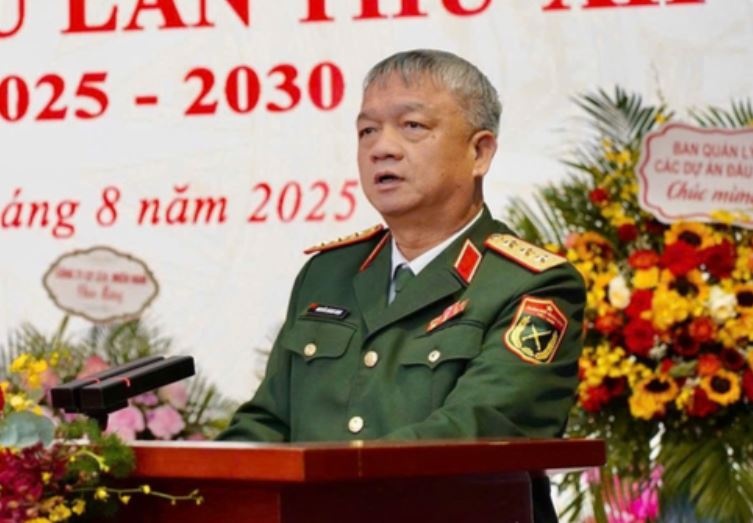 Thuong tuong Nguyen Quang Ngoc giu chuc Thu truong Bo Quoc phong hinh anh