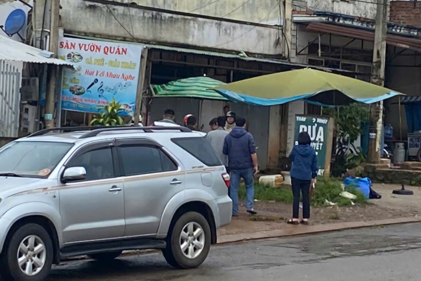 Mau thuan chu quan nhau anh 1