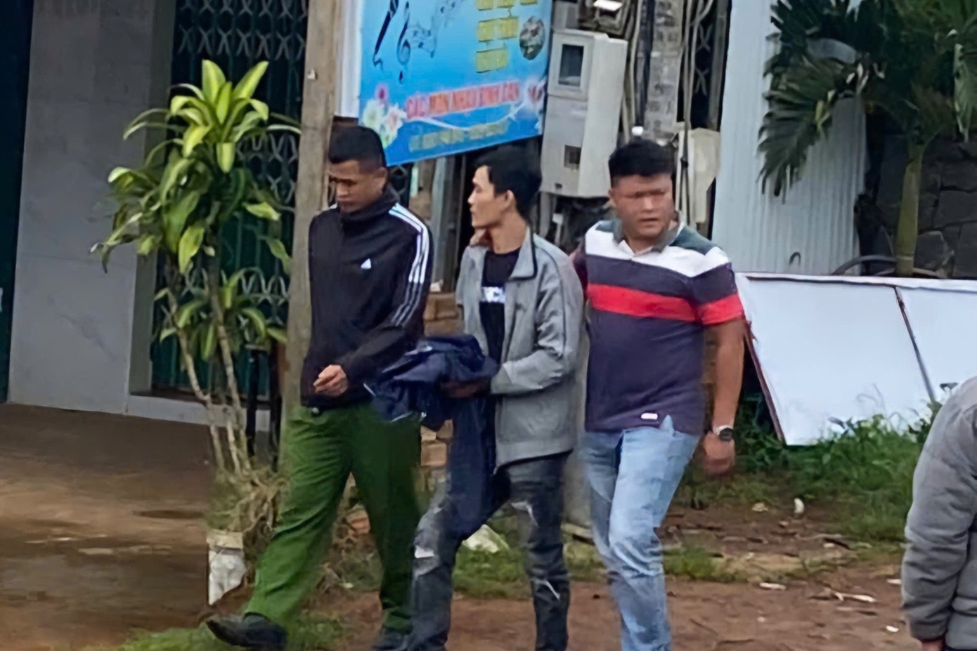Mau thuan chu quan nhau anh 2