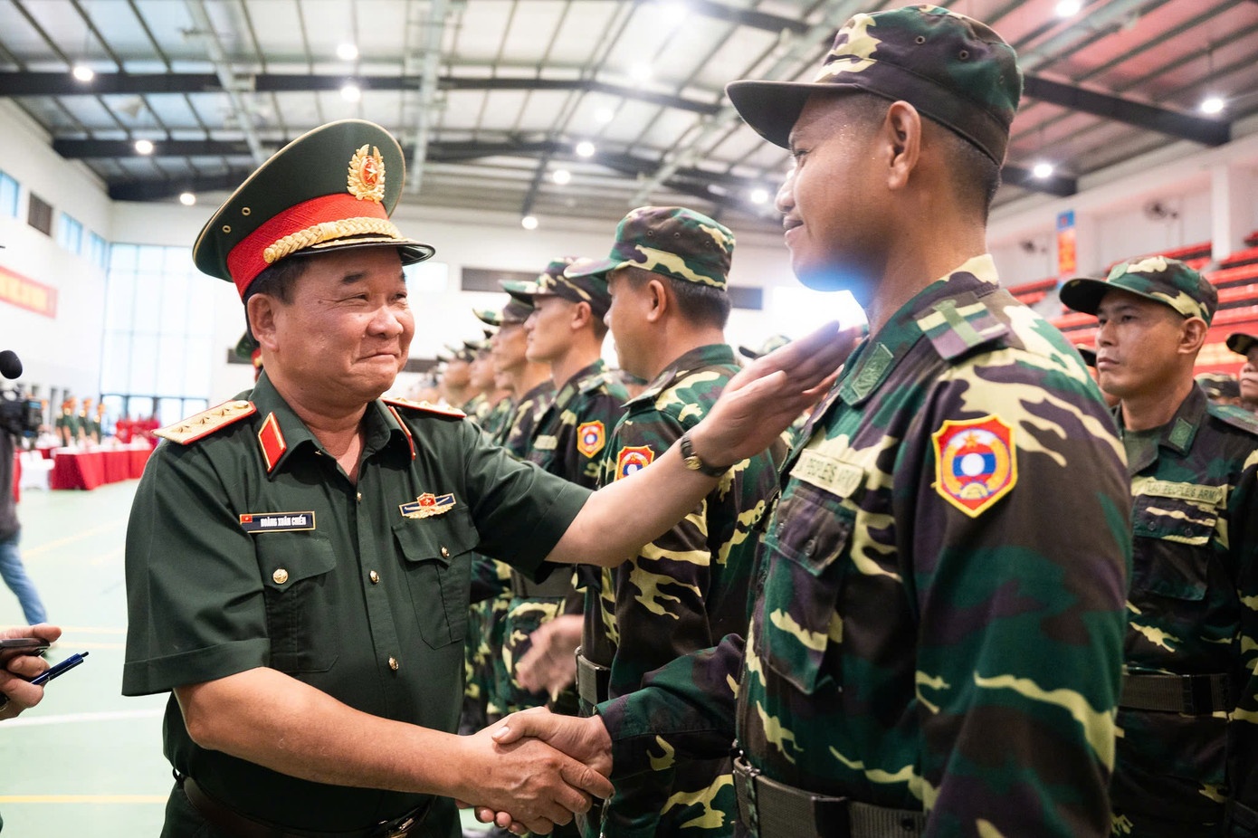 Nuoc ngoai dieu binh 2/9 anh 2