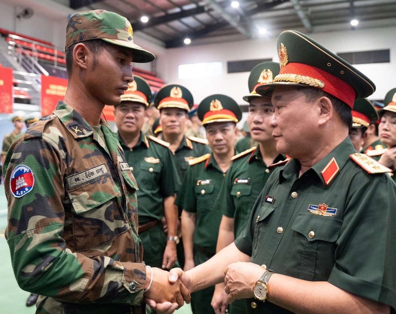 Nuoc ngoai dieu binh 2/9 anh 4