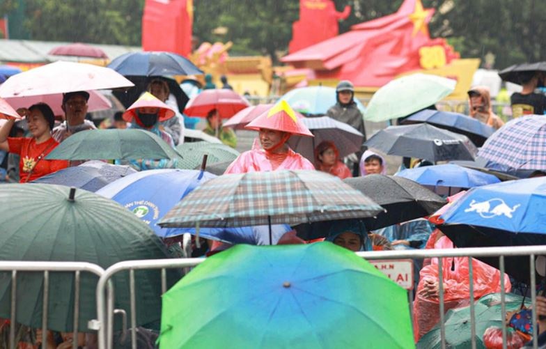 Tin moi nhat ve du bao mua lon tai Ha Noi trong ngay Tong duyet A80 hinh anh