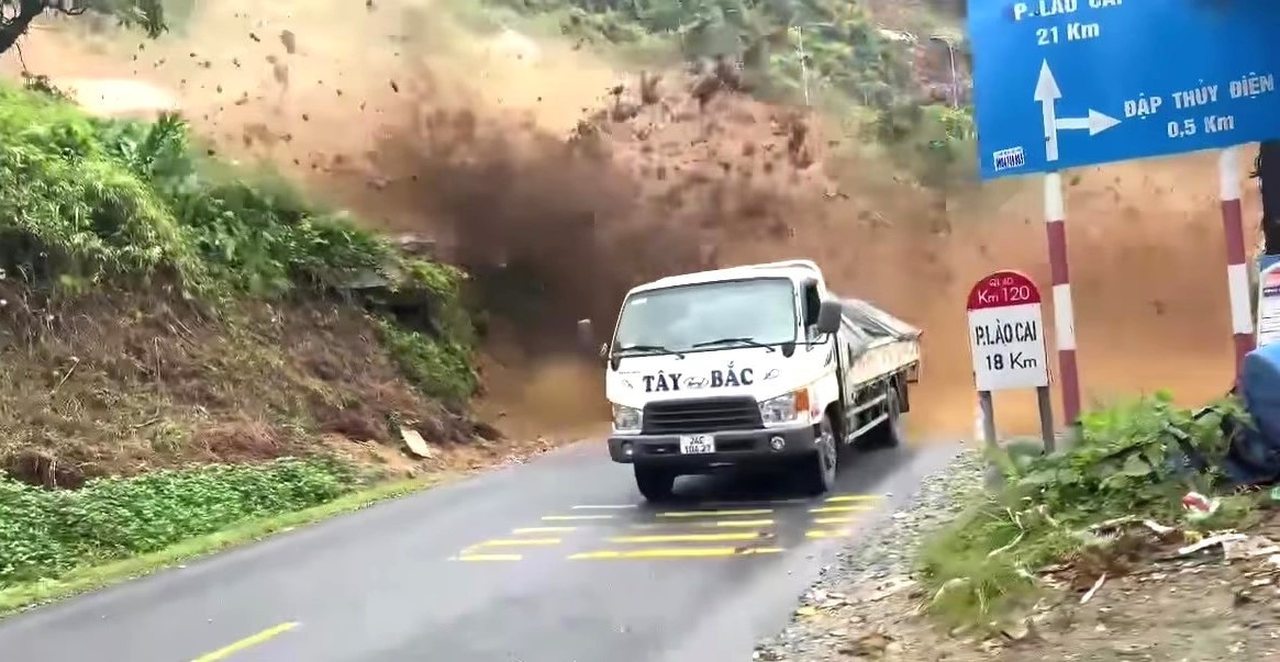 Oto lao nui lo Sapa anh 1
