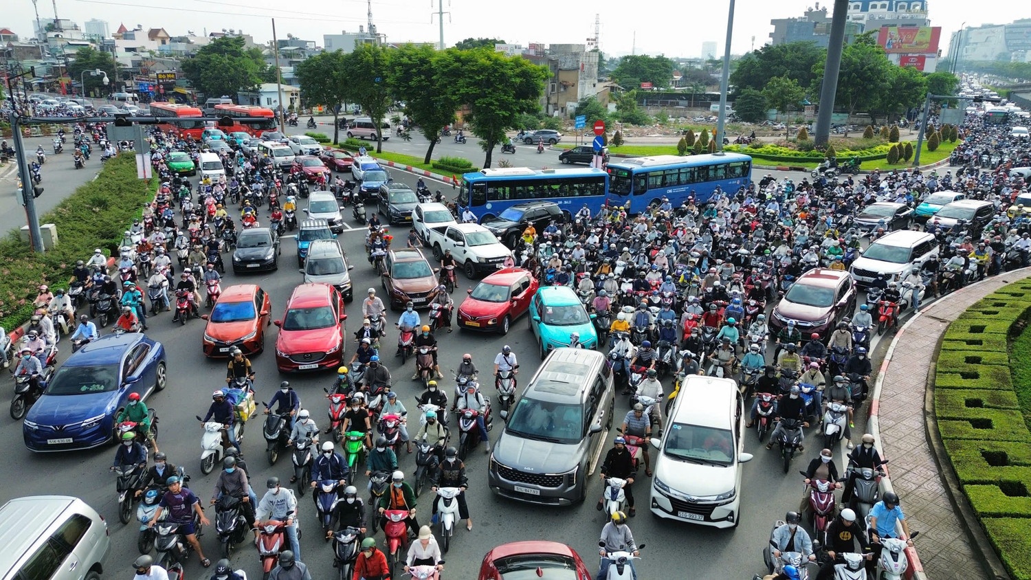 Ket xe keo dai o cua ngo Dong Bac TP.HCM hinh anh