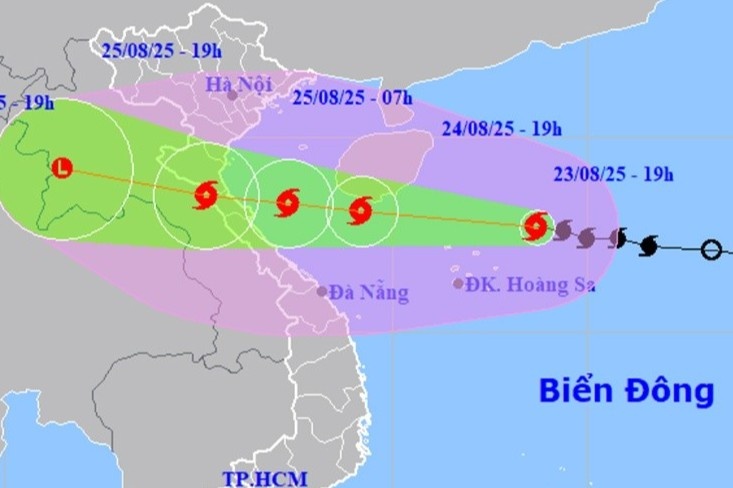 Bao so 5 Kajiki rat nguy hiem, lien tuc tang cap huong ve dat lien hinh anh