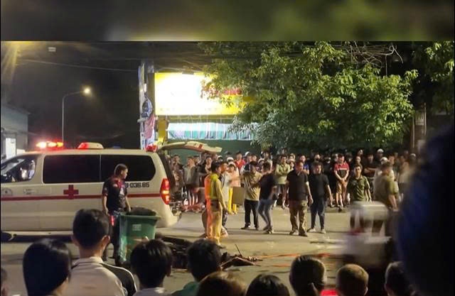 Tranh xe dap, tai xe xe may vang vao oto tai, tu vong tai cho hinh anh