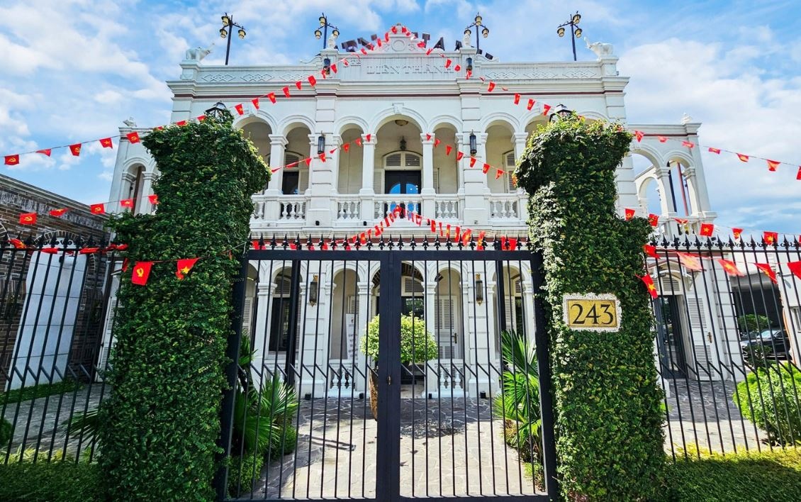 Can canh nhung ngoi nha co tram tuoi giua long TP.HCM hinh anh