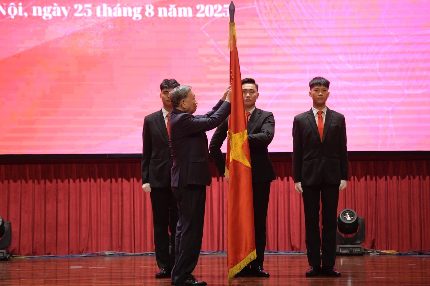 Nguyen Thi Binh Anh hung anh 3