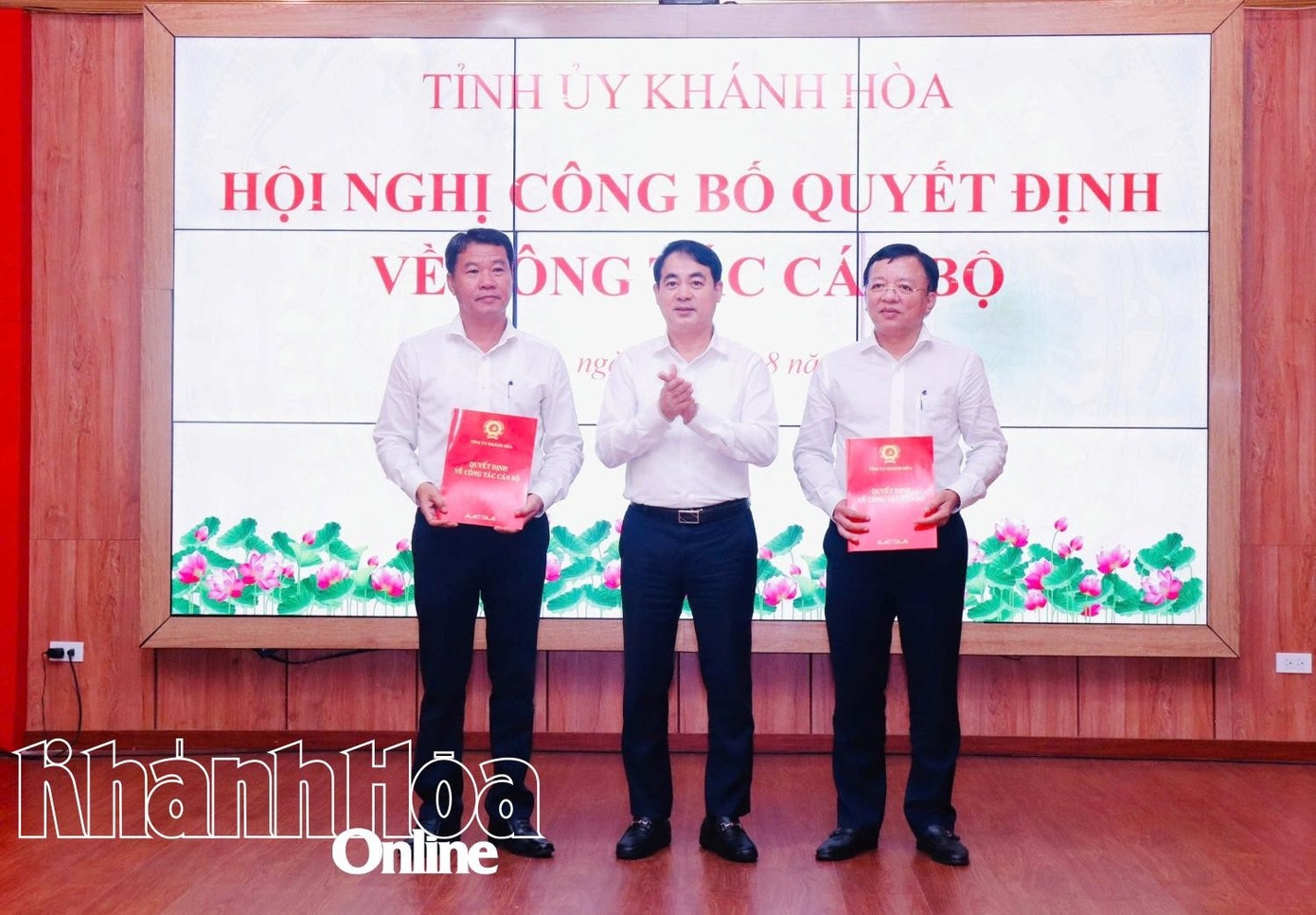 Ban Bi thu anh 1
