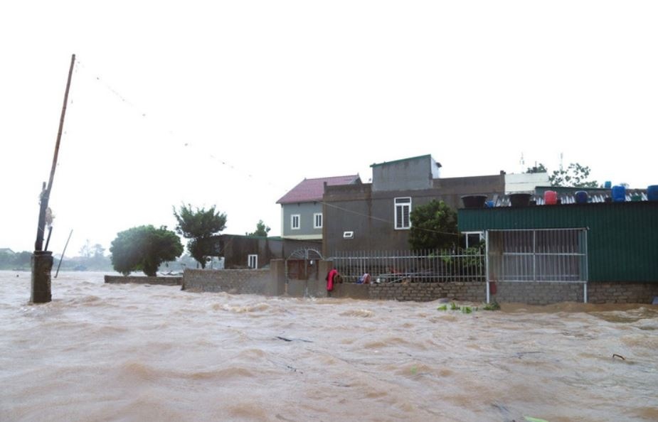 Ap thap nhiet doi di chuyen sau sang khu vuc Trung Lao hinh anh