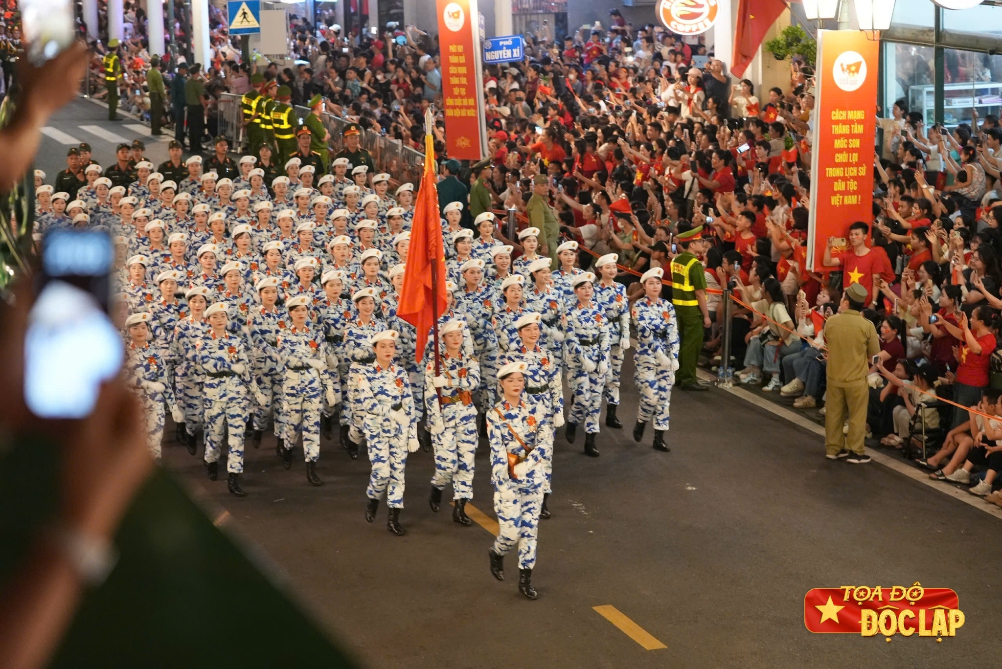 Cac khoi dieu binh di giua long nhan dan, ve diem tap ket hinh anh