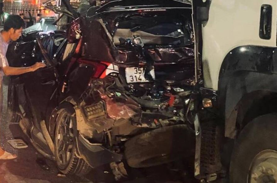 Xe 7 cho bi tong bep dum khi cho den do hinh anh