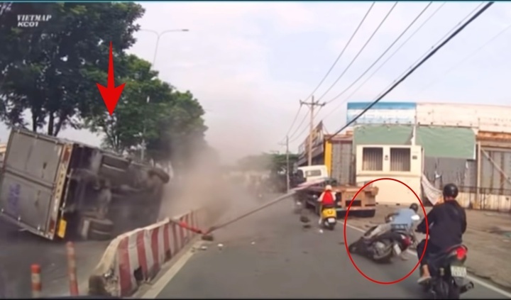 Xe tai huc bien TP.HCM anh 1