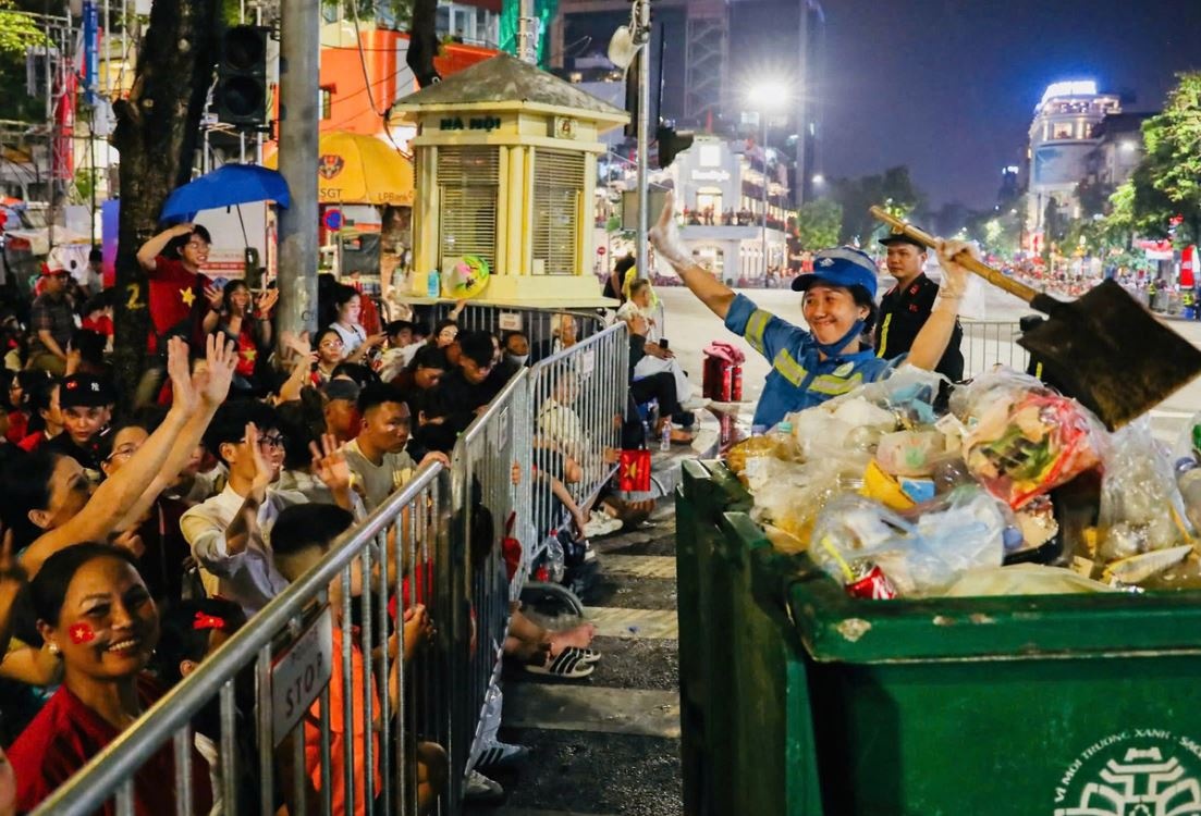 Than toc thu gom hon 1.600 tan rac phat sinh sau le dieu binh A80 hinh anh