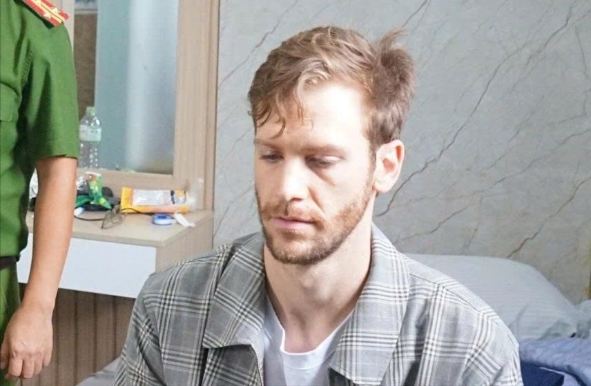 Nuoc ngoai cuop tiem vang anh 3