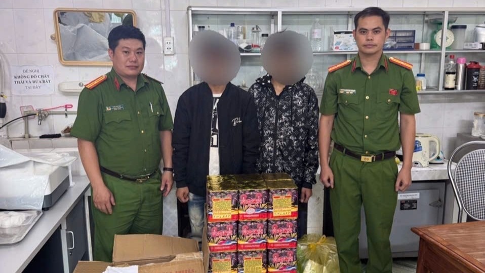 Nhom doi tuong van chuyen 23 kg phao no trai phep o Cao Bang hinh anh