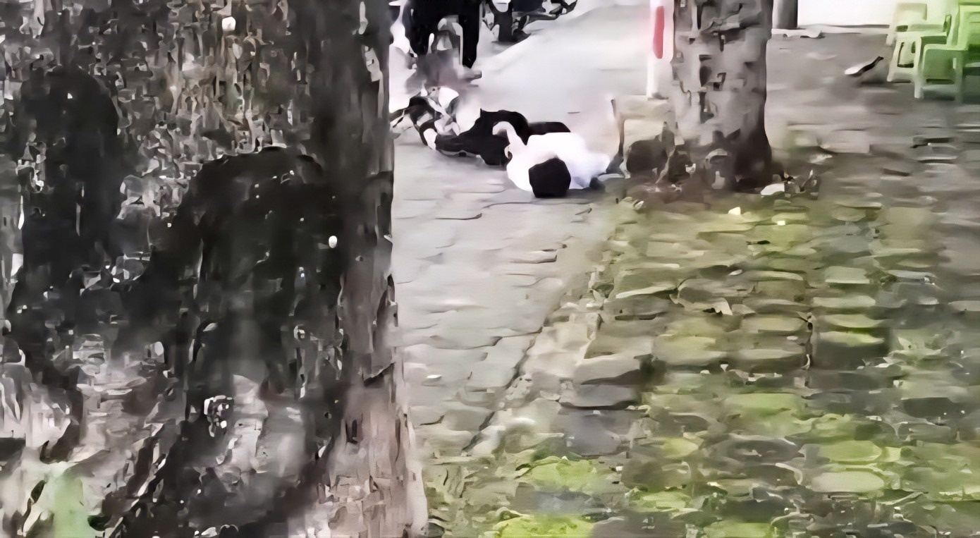 Clip nam sinh bi danh den co giat hinh anh