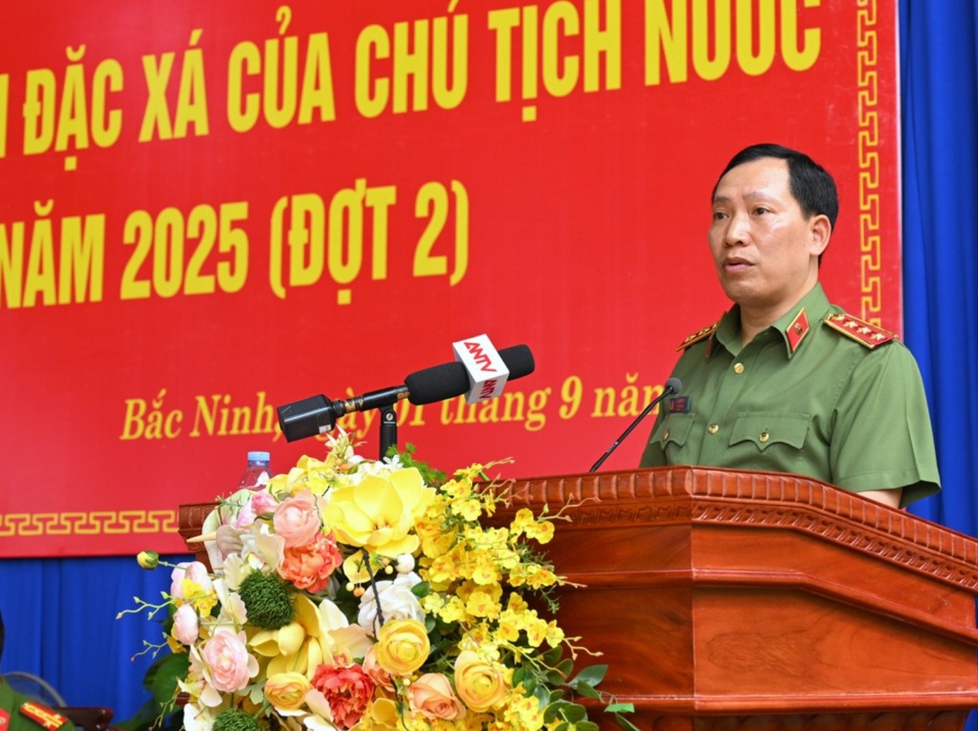 Cong bo quyet dinh dac xa cho 368 pham nhan tai Trai giam Ngoc Ly hinh anh