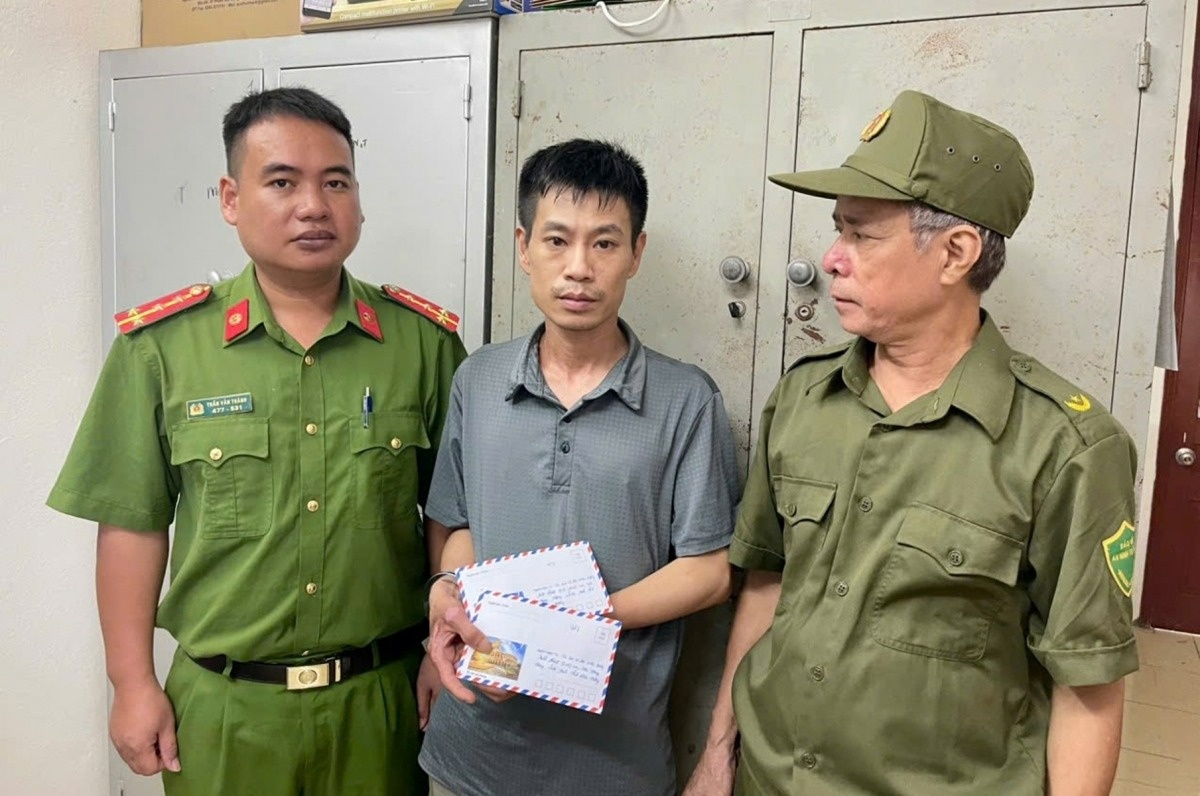 Bat 3 doi tuong mua ban, tang tru trai phep chat ma tuy hinh anh